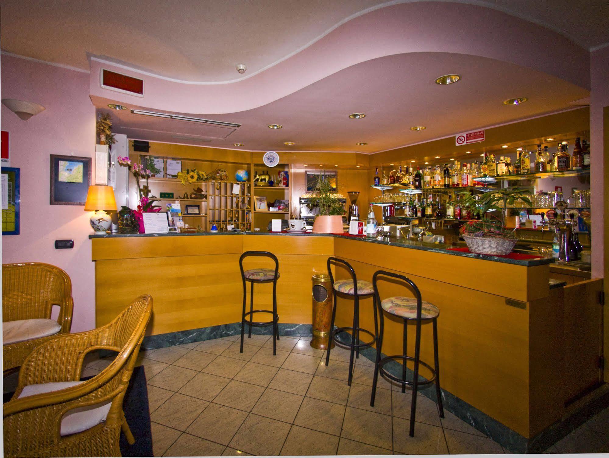 Hotel Il Canneto Porto Ceresio Dış mekan fotoğraf