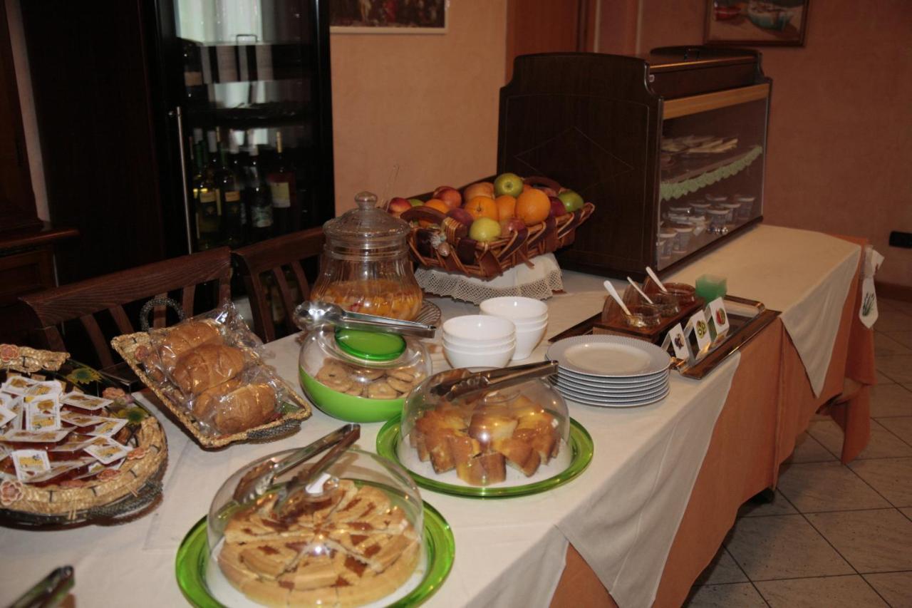 Hotel Il Canneto Porto Ceresio Dış mekan fotoğraf